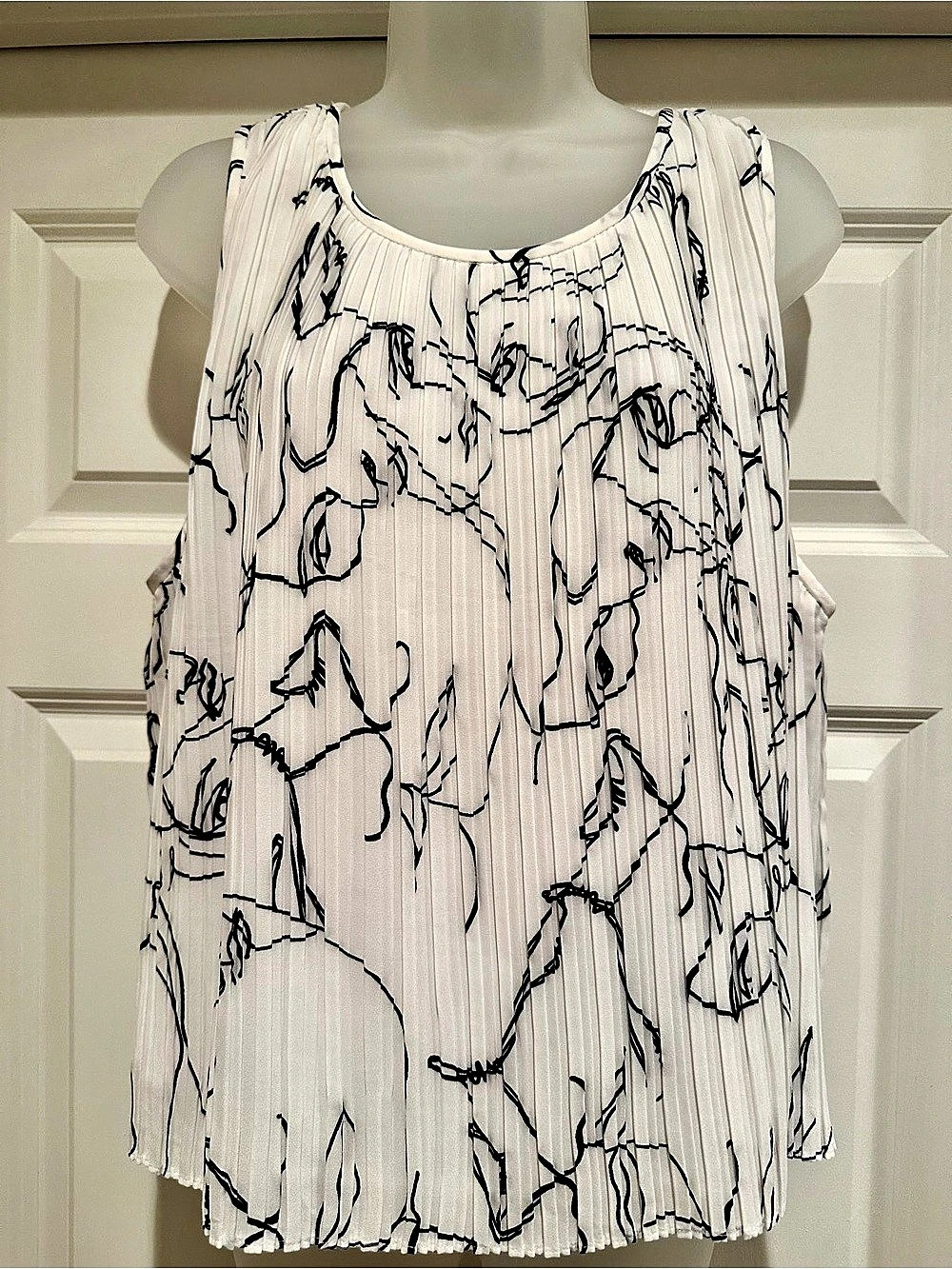 Banana Republic Abstract Pleated Tank Top in White & Black XL NWT